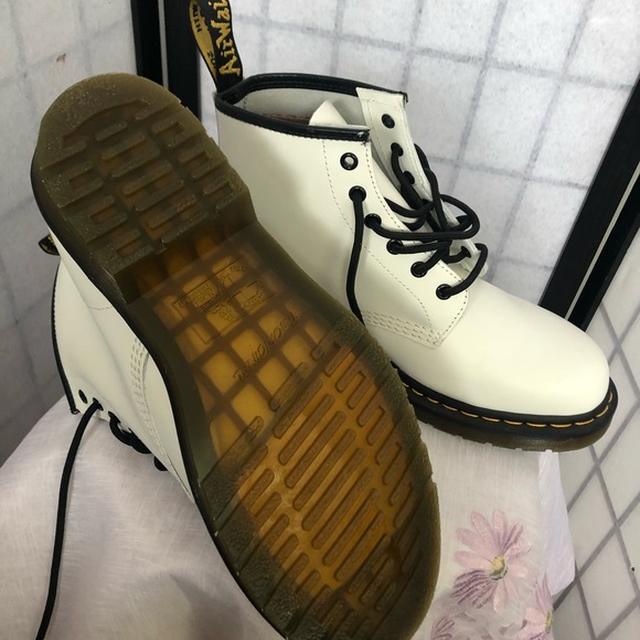 NWOT  dr martens white combat boots,  size 10 - Picture 5 of 6